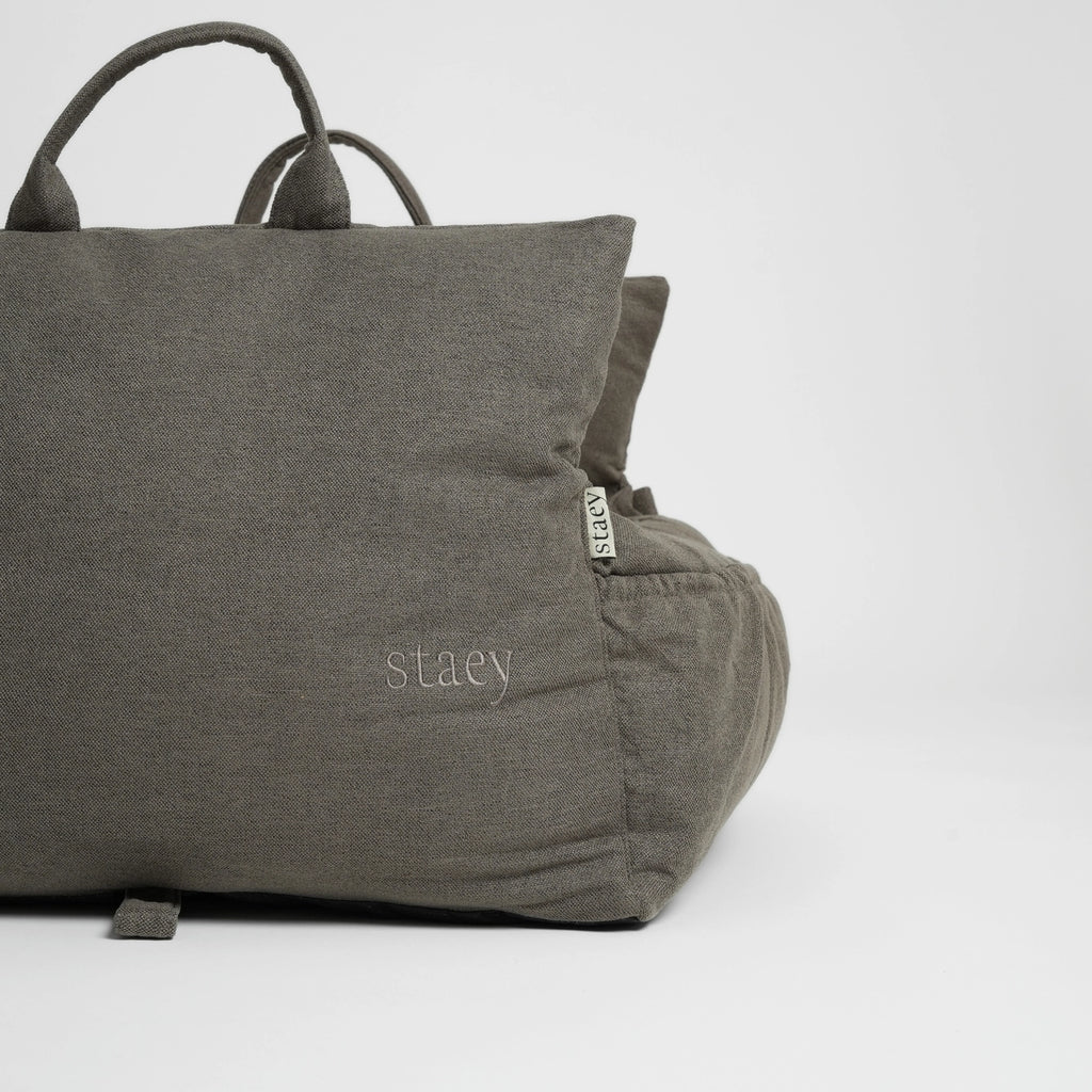 Staey Car Seat Lara - 3in1 Hundesæde, Seng & Transporttaske i Taupe