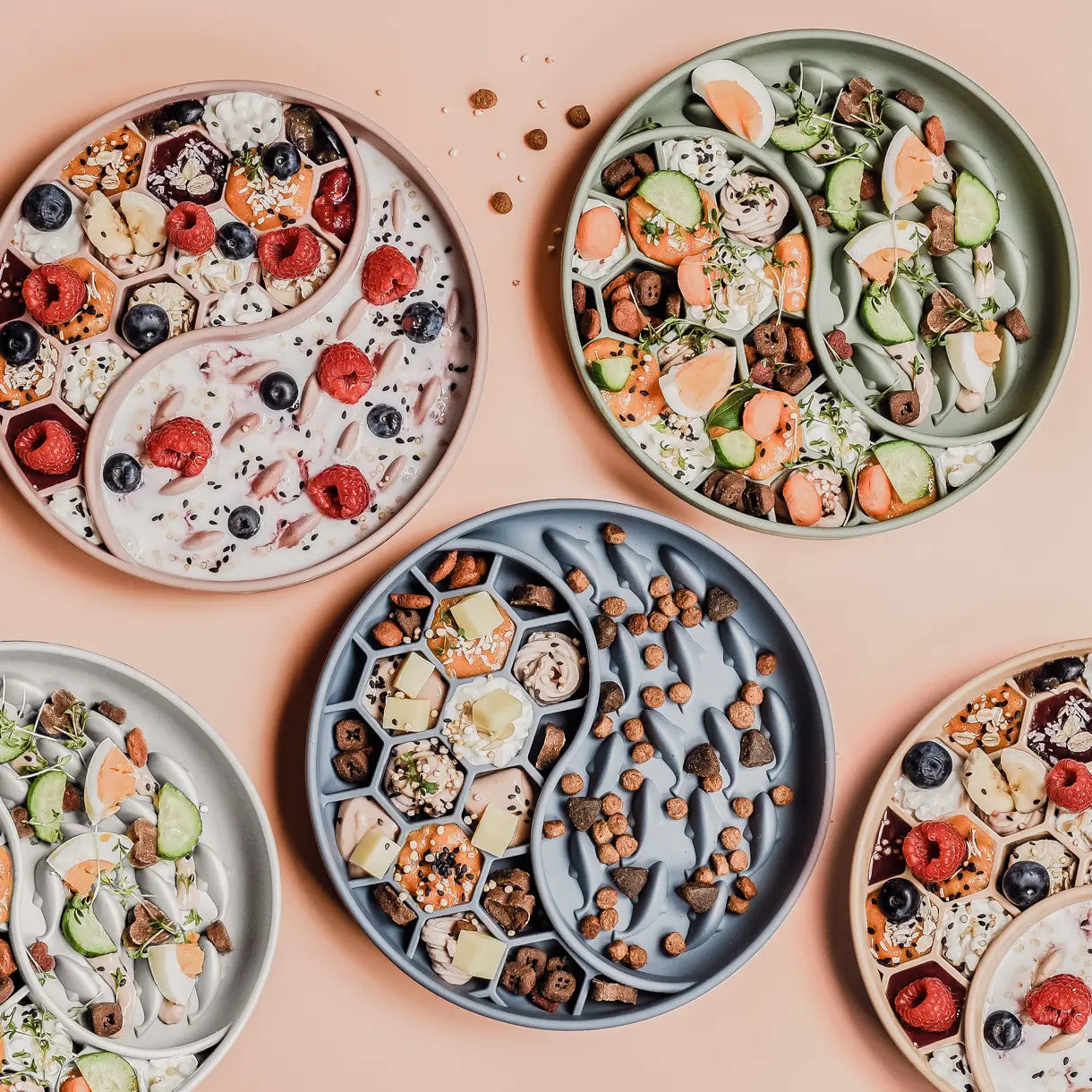 Anti-sluge skål / slikkeskål i Rosa – Silikone, Skridsikker & Opvaskemaskine-sikker